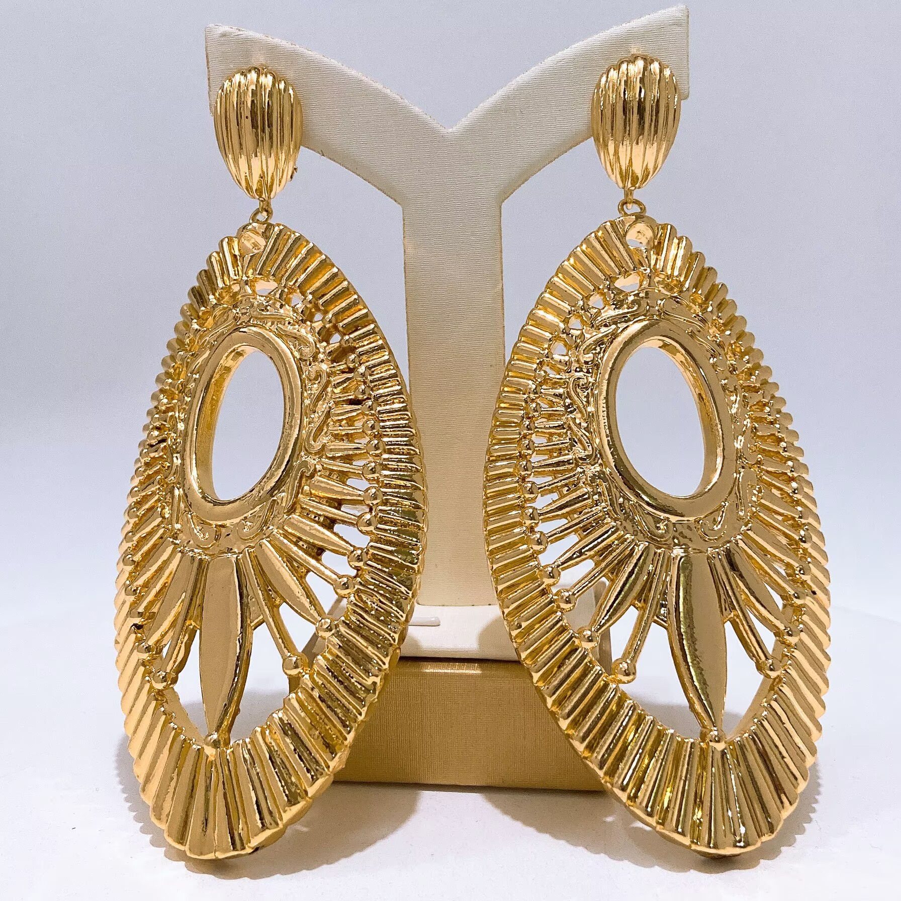 Vintage Gold Hollow Oval Sunbu – Vintage Fashion Look recenzja i cena